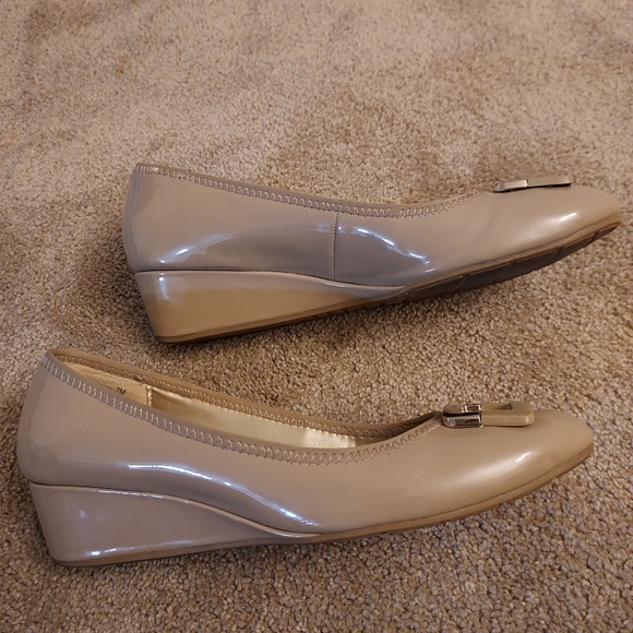 Tan/beige wedge - Picture 3 of 6